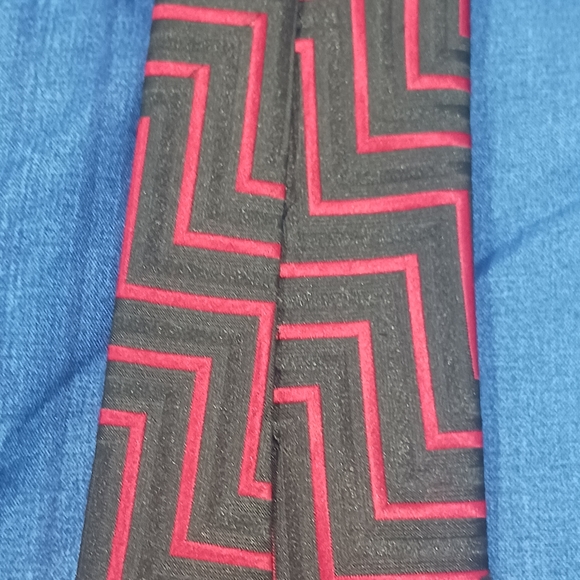 Georgio Armani 100% silk Tie - Picture 5 of 5
